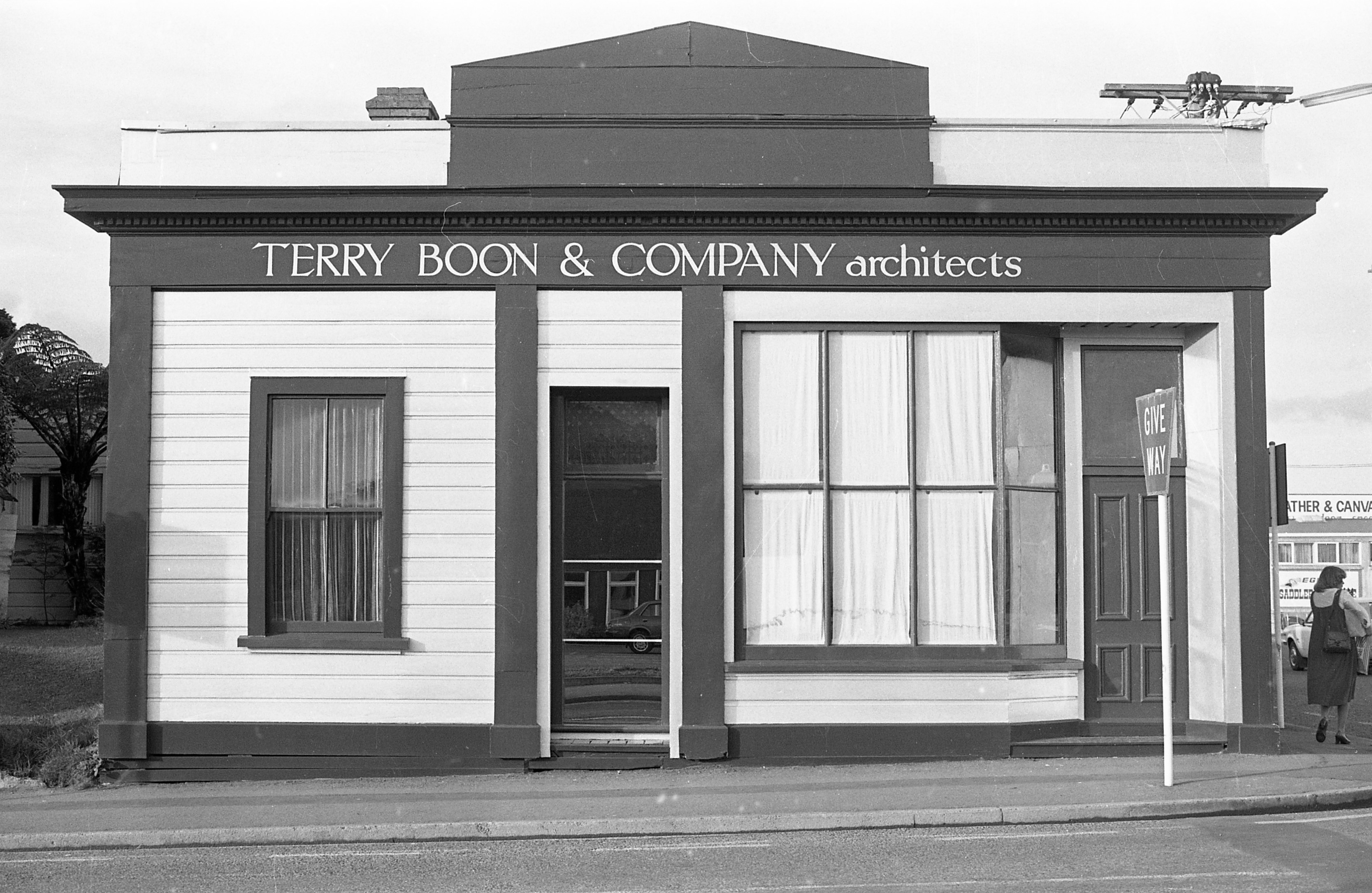 Terry Boon Bldng Gover DN 16 May 1980 (3)