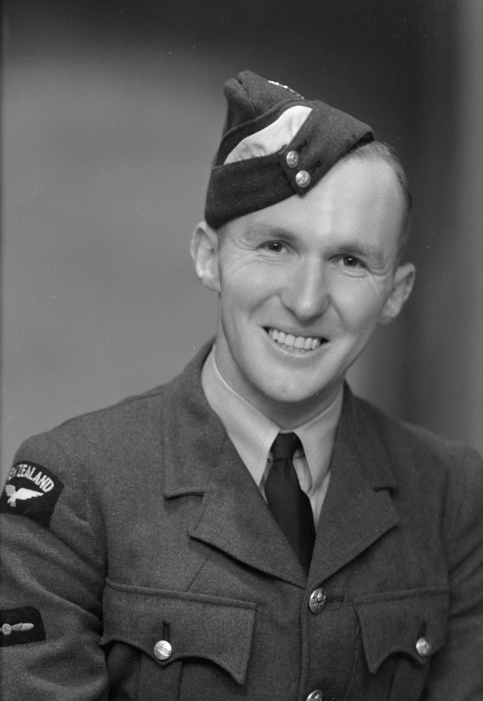 Martin Adam Kilpatrick wearing his RNZAF uniform (1940s). Swainson's Studios. Collection of Puke Ariki (SW1923-1965.00501b).