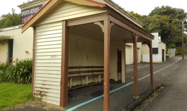 Morley_Street_tram_shelter_Eastern_2017.jpg