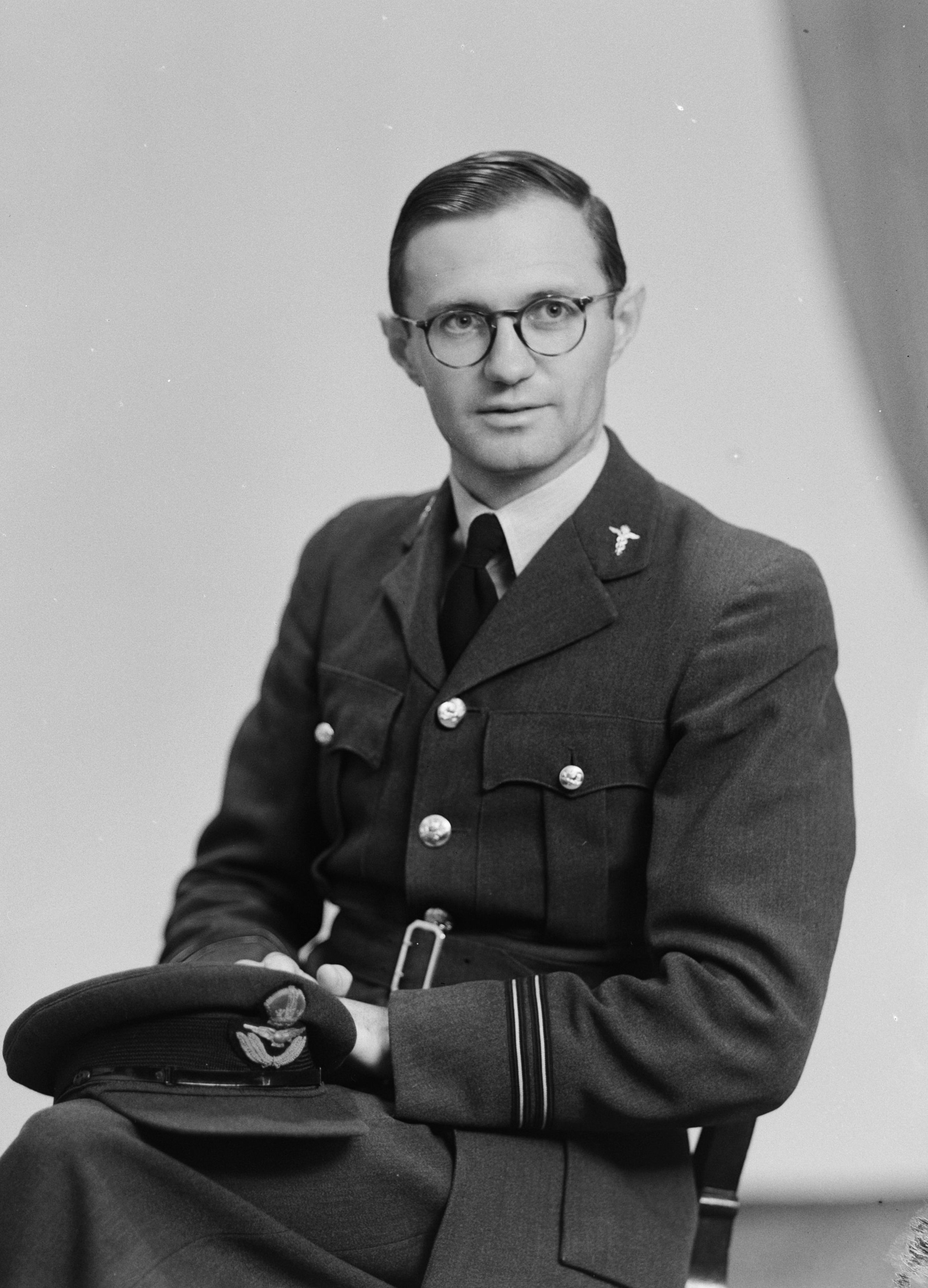 Ian Douglas Auld (1940s). Swainson's Studios. Collection of Puke Ariki (SW1945.0103b).