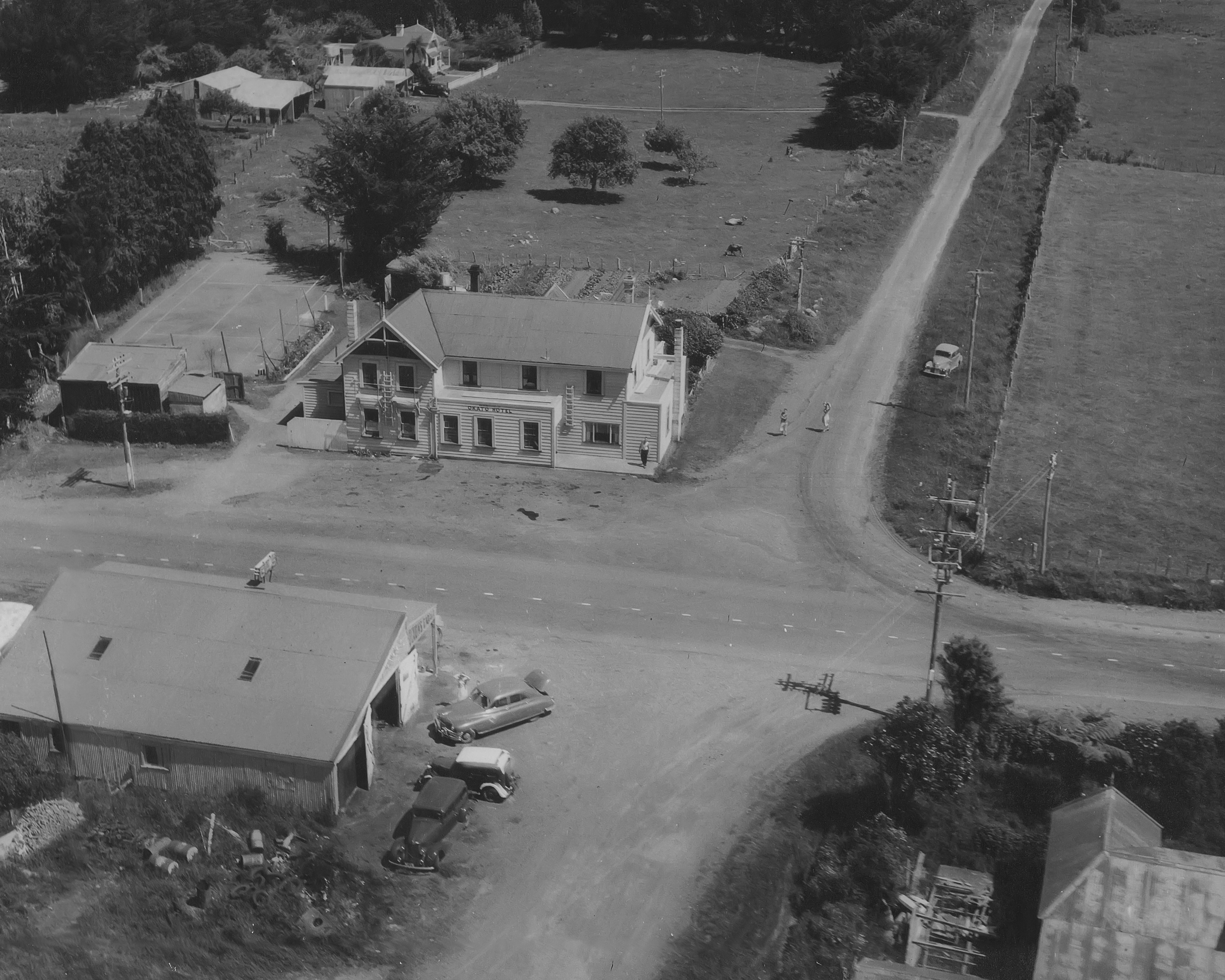 Okato_Hotel_aerial_1934.jpg