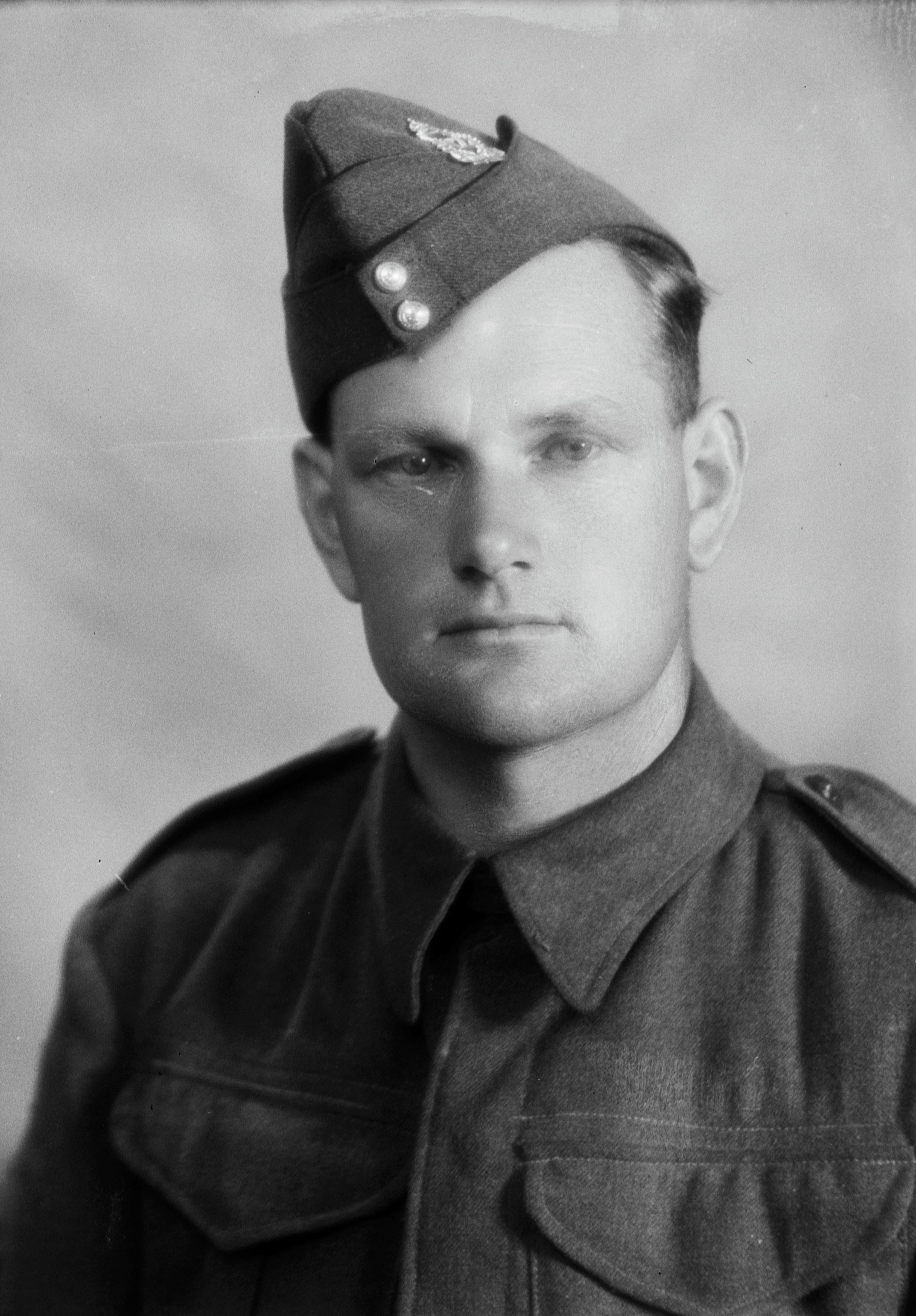 William John Lile Junior (1941). Swainson's Studios. Collection of Puke Ariki (SW1923-1965.00692b).