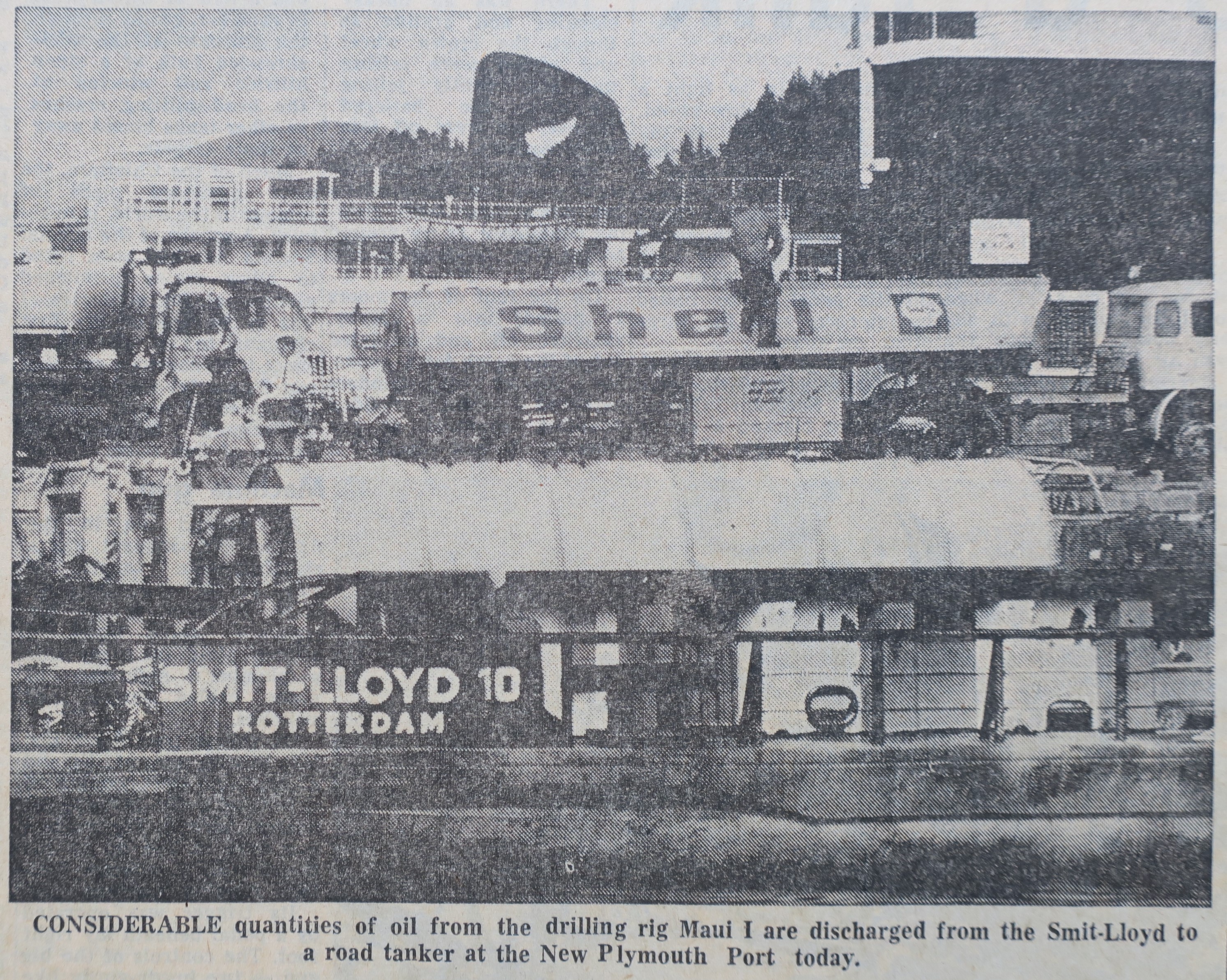 MV Smit-Lloyd 10 discharging oil (Taranaki Herald 20 March 1969)