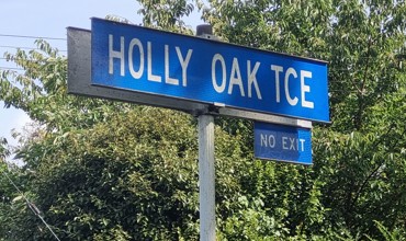 Holly Oak Tce Street Sign