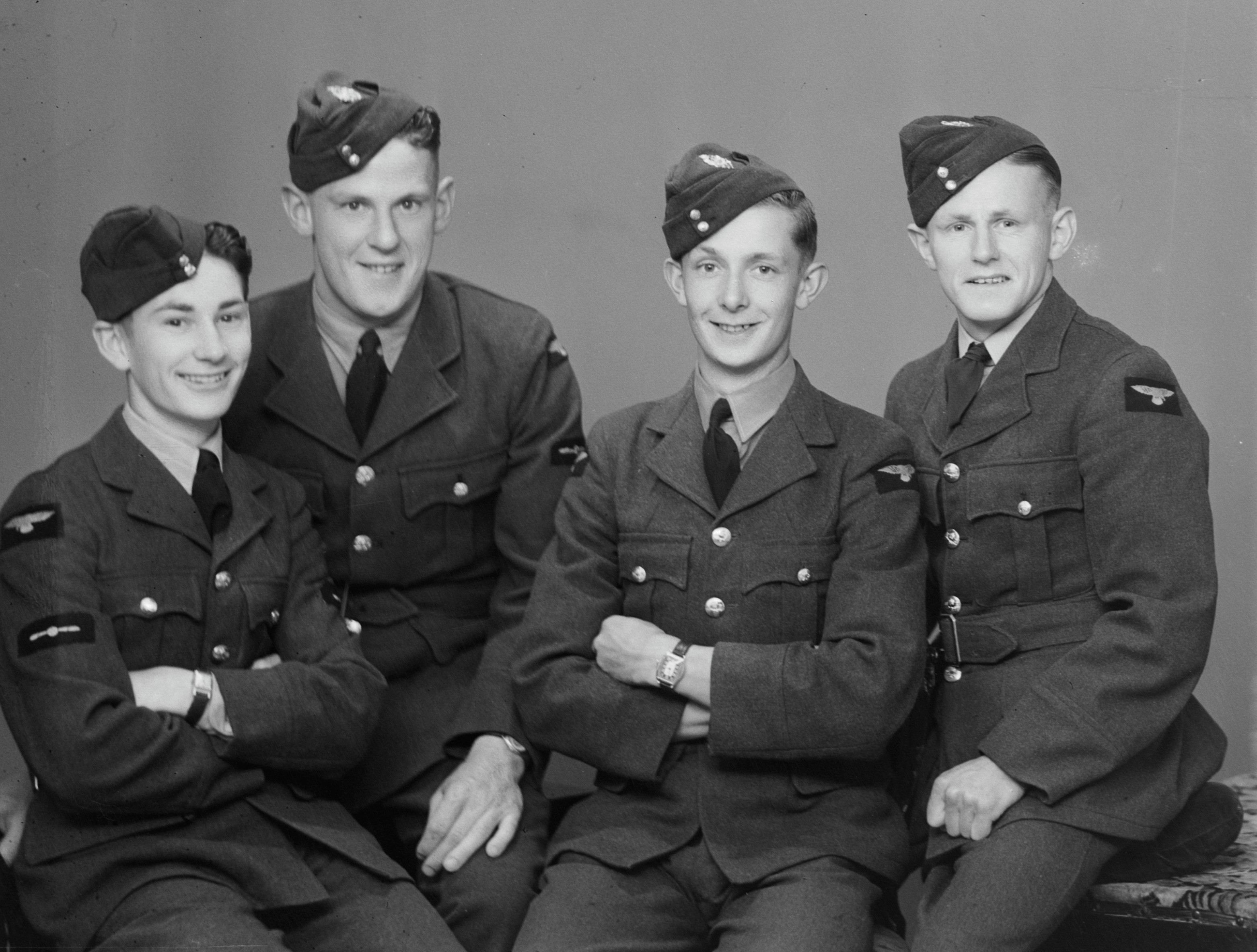 Air Force training graduates about to be posted overseas - Clemence Parker is second from right (1941). Swainson's Studios. Collection of Puke Ariki (SW1923-1965.00751).