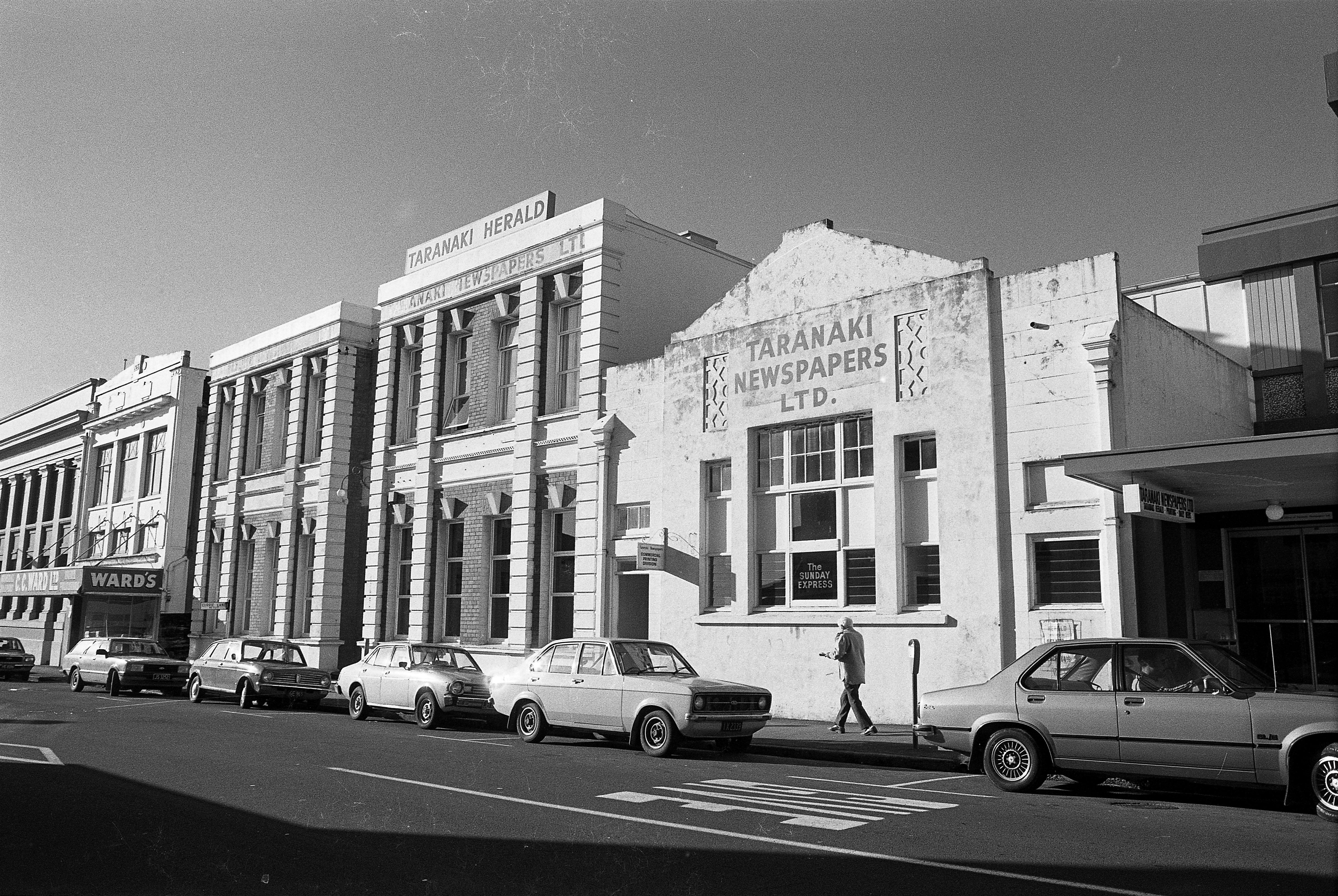 Taranaki Newspapers Ltd. buildings on Currie Street in New Plymouth (23 July 1984). Caleb Wyatt. Collection of Puke Ariki (PHO2012-0127).